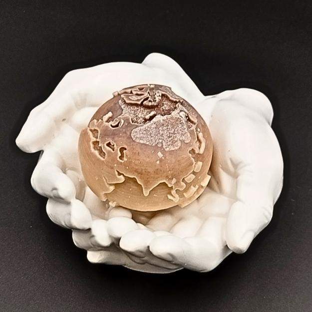 "Świat w Dłoniach" 0