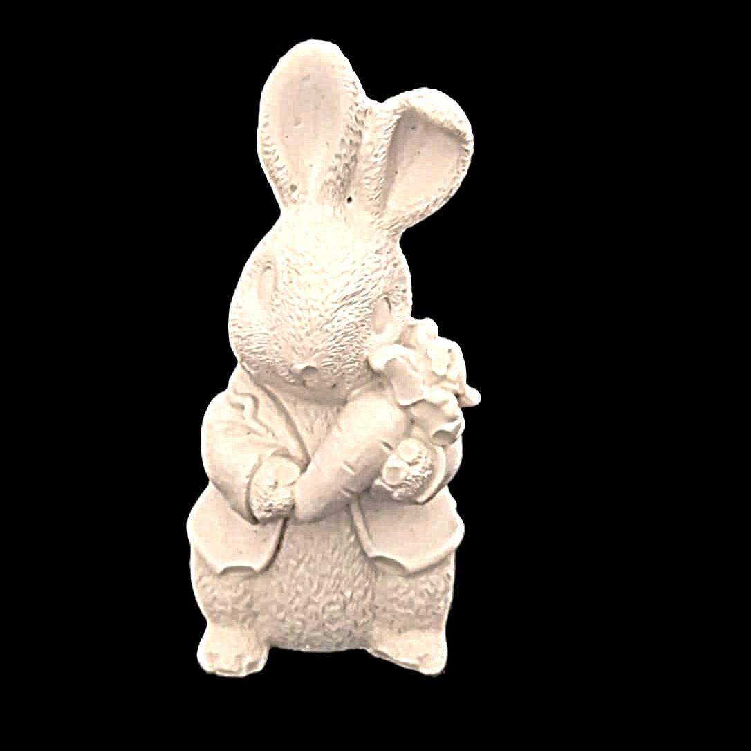 Figurka "Zając Elegancki" z Marchewką i Bukietem 0